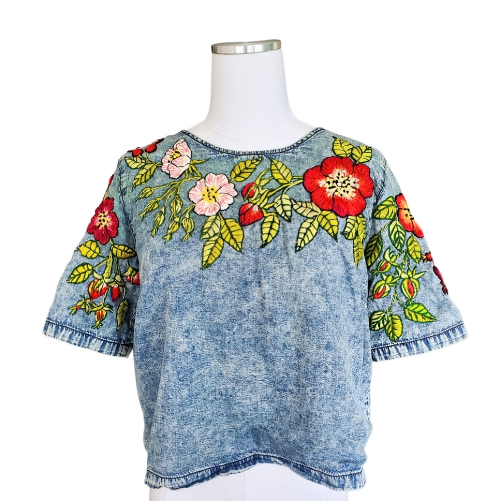 Embroidered Roses Denim Top Size M